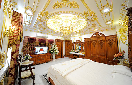 Phòng QUEEN - The QUEEN Room (phần 4)